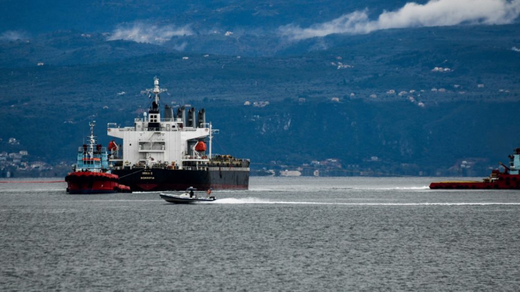 Άμεση ρυμούλκηση πλοίου με σημαία της Γουινέας- Μπισάου που εντοπίστηκε ανατολικά της Εύβοιας