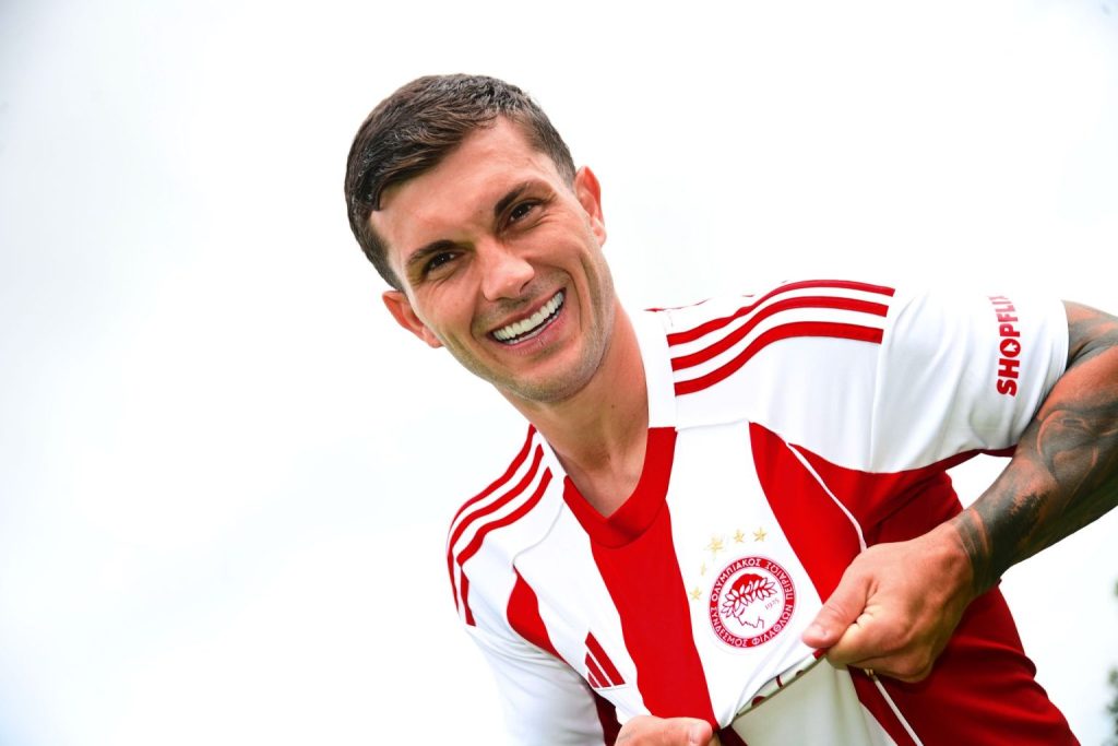 Στα «ερυθρόλευκα» ο Γκαμπριέλ Στρεφέτσα – Οι πρώτες εικόνες με τη φανέλα του Ολυμπιακού