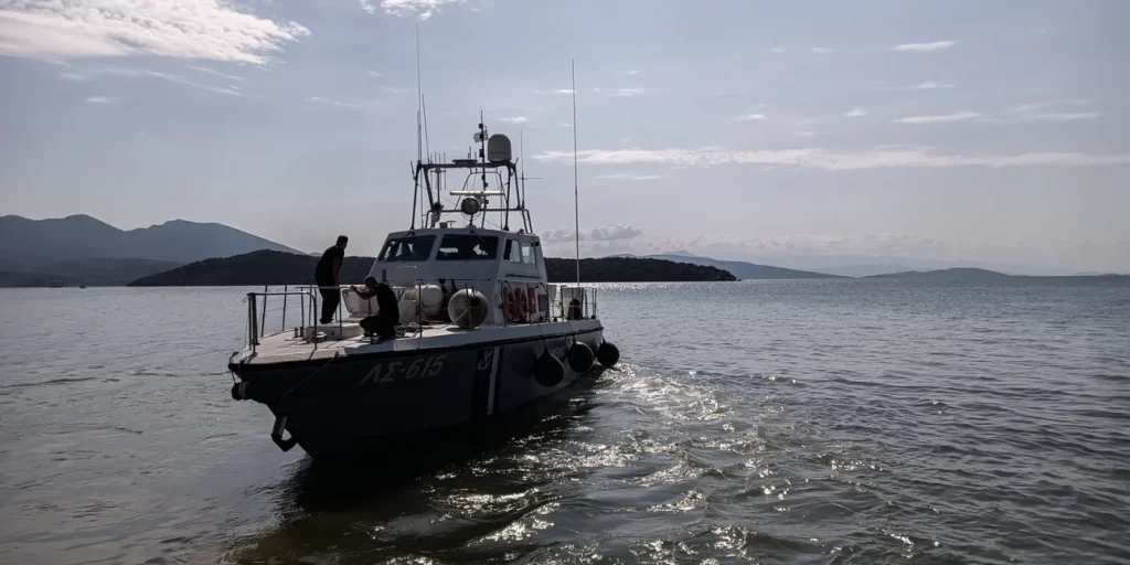 Χαλκιδική: Θαλαμηγός με 12 άτομα προσάραξε στο ακρωτήρι του Αγίου Νικολάου