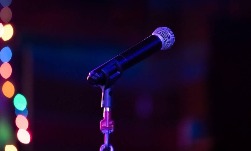 Συνελήφθη γνωστός λαϊκός τραγουδιστής στη Νέα Αγχίαλο – Εξύβρισε αστυνομικούς