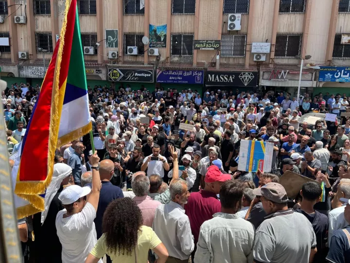 Συρία: Mαζικές διαδηλώσεις στην Σουέιντα – Ζητούν την απόσυρση των «κυβερνητικών στρατευμάτων»