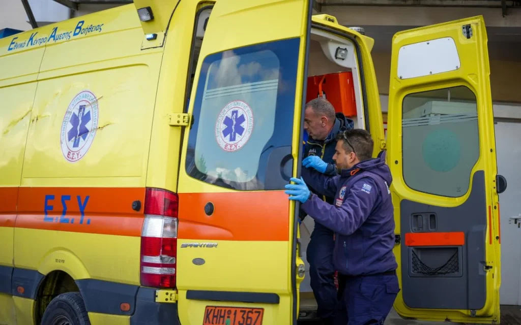 «Αγώνας» για τη διακομιδή δίχρονου κοριτσιού που χτύπησε σοβαρά στο κεφάλι στη Λαμία