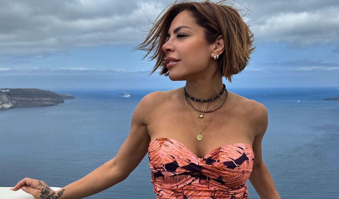 Μ.Πιερίδη: Ποζάρει τόπλες μέσα σε πισίνα (φωτο) 