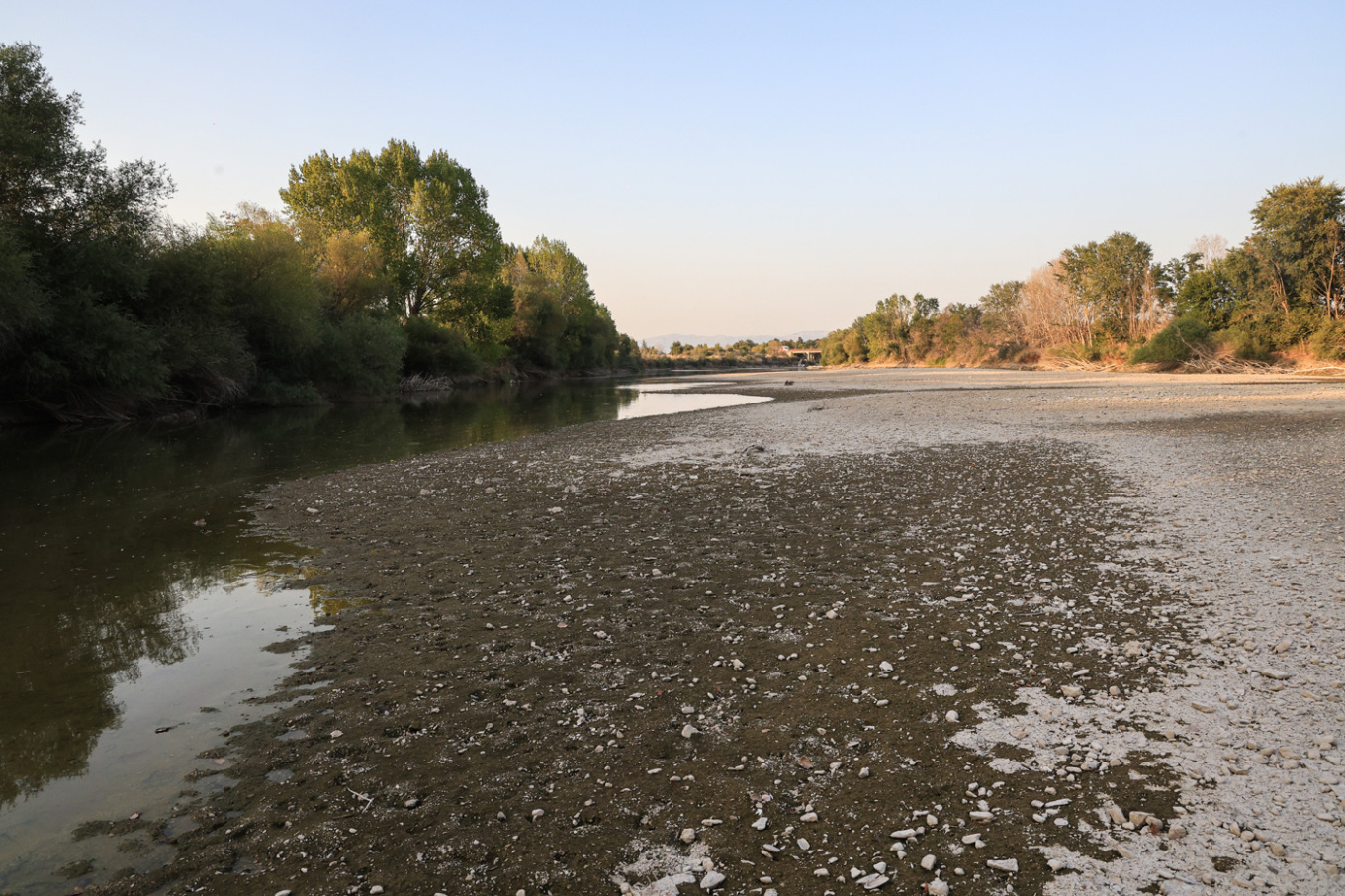Στέρεψε ο Πηνειός ποταμός στην Λάρισα: Σε απόγνωση οι αγρότες – Δείτε φωτογραφίες