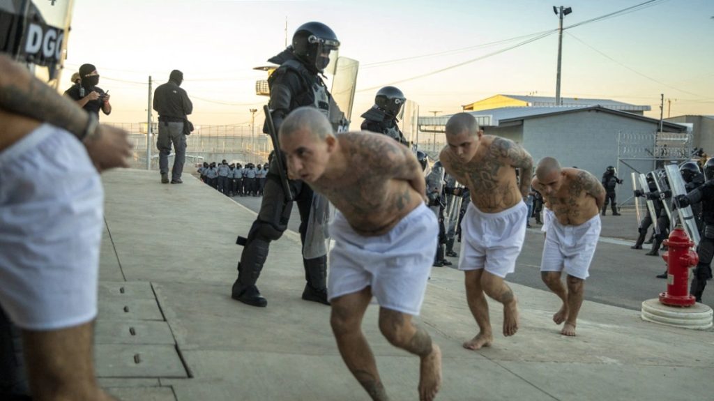 Ελ Σαλβαδόρ: «Καλωσορίσατε στην κόλαση — Η μόνη έξοδος είναι μέσα σε μαύρη σακούλα»