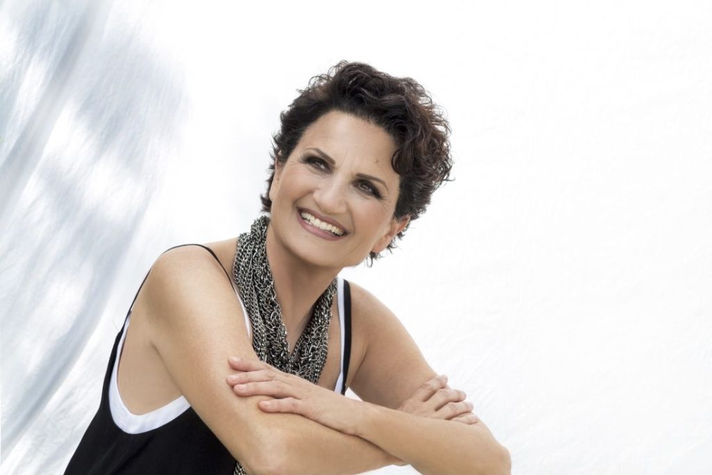 Α.Πρωτοψάλτη: Ποζάρει σε σκάφος και εύχεται «καλό μήνα» – Δείτε εικόνες