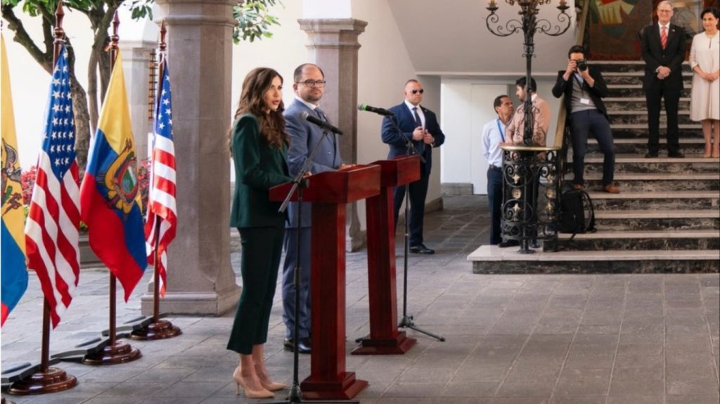 ΗΠΑ και Ισημερινός υπέγραψαν σύμφωνο ασφαλείας με στόχο την καταπολέμηση δεκάδων εγκλημάτων (φωτο)