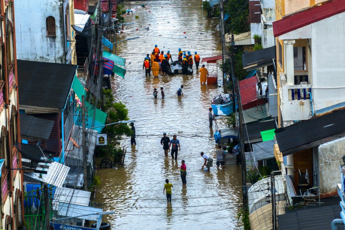 Η Ταϊλάνδη στο έλεος τροπικής καταιγίδας: 6 νεκροί και εικόνες βιβλικής καταστροφής