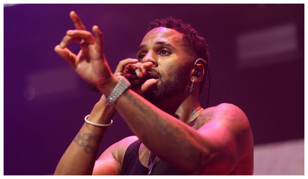 Ο Τζέισον Ντερούλο απολαμβάνει τις καλοκαιρινές του διακοπές στη Μύκονο (φωτο)