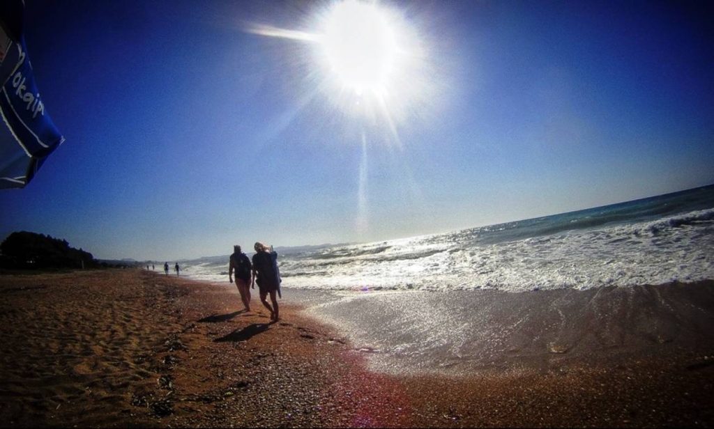 Καιρός: Aνεβαίνει και πάλι ο υδράργυρος αύριο – Ισχυροί άνεμοι στο Αιγαίο