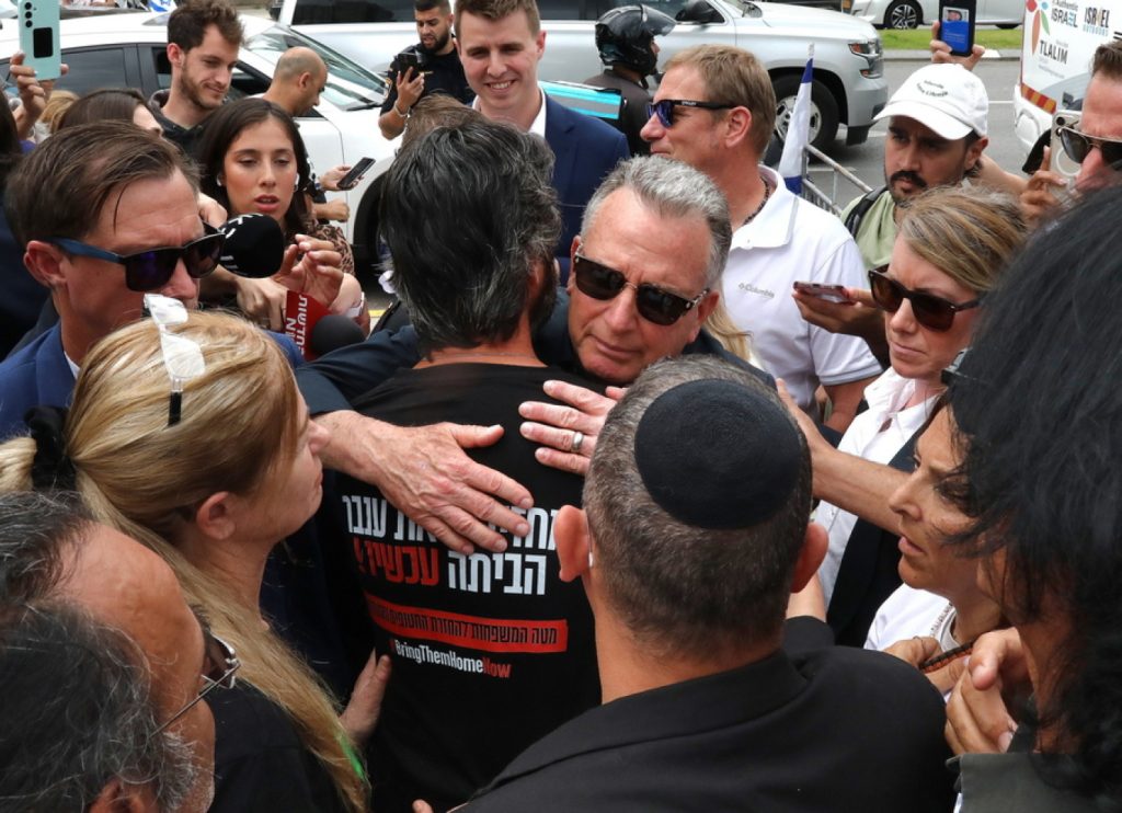 Με τιμές «Μεσσία» υποδέχθηκαν τον Στιβ Γουίτκοφ: «Σύντομα θα μπει τέλος στον πόλεμο που διεξάγεται στη Γάζα»