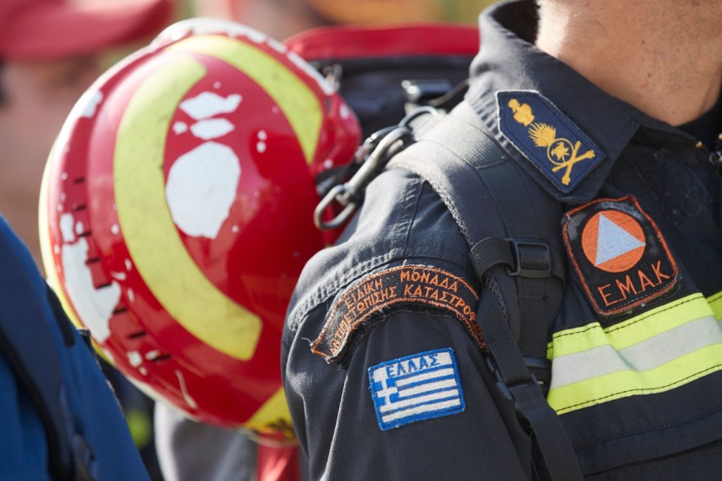 Λάρισα: Χωρίς τις αισθήσεις του ο άνδρας που εγκλωβίστηκε σε σπηλιά 22 μέτρων