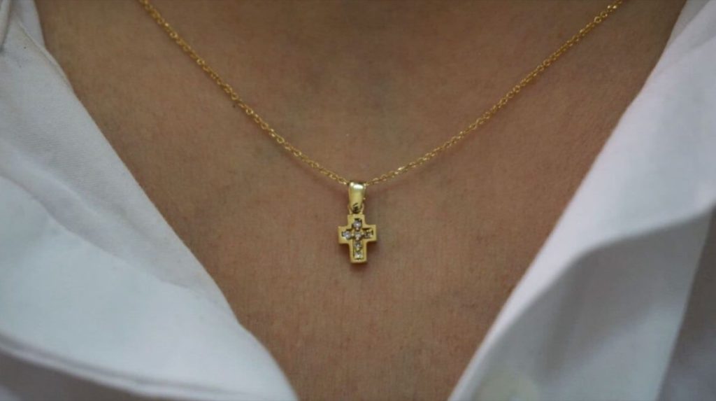 Τρόμος για γυναίκα στον Άγιο Παντελεήμονα: 16χρονος της επιτέθηκε και της άρπαξε τη χρυσή αλυσίδα από το λαιμό