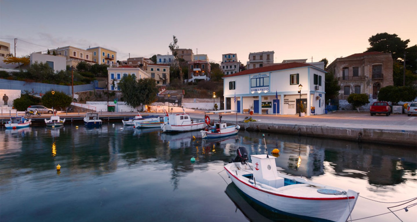 Απήγανος: Η παραλία στις Οινούσσες με την ατελείωτη αμμουδιά και τα πεντακάθαρα νερά – Δείτε βίντεο