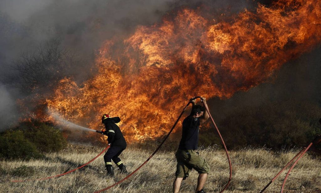 Σε πύρινο κλοιό η Θεσπρωτία – Δύο εστίες φωτιάς σε Γλυκή και Γαρδίκι