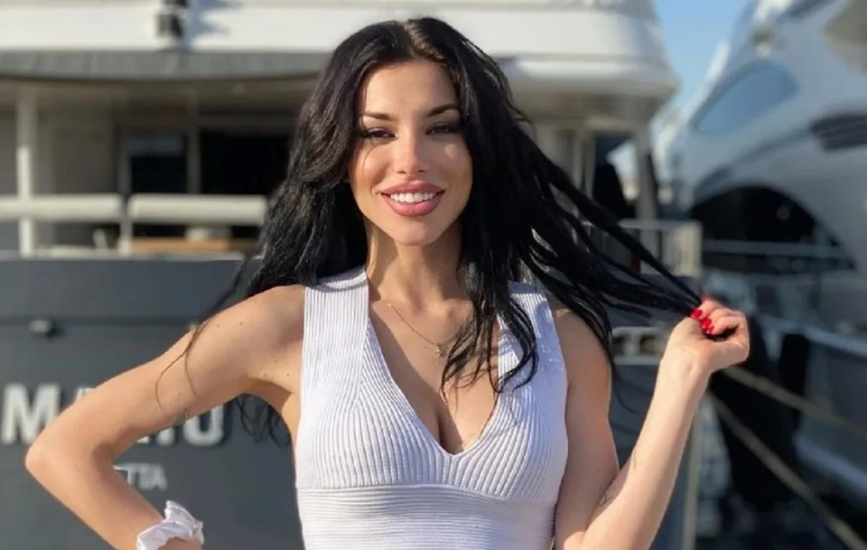 Ειρήνη Στεριανού: Ποζάρει με «καυτό» μαγιό και «ρίχνει» το Instagram (φώτο)