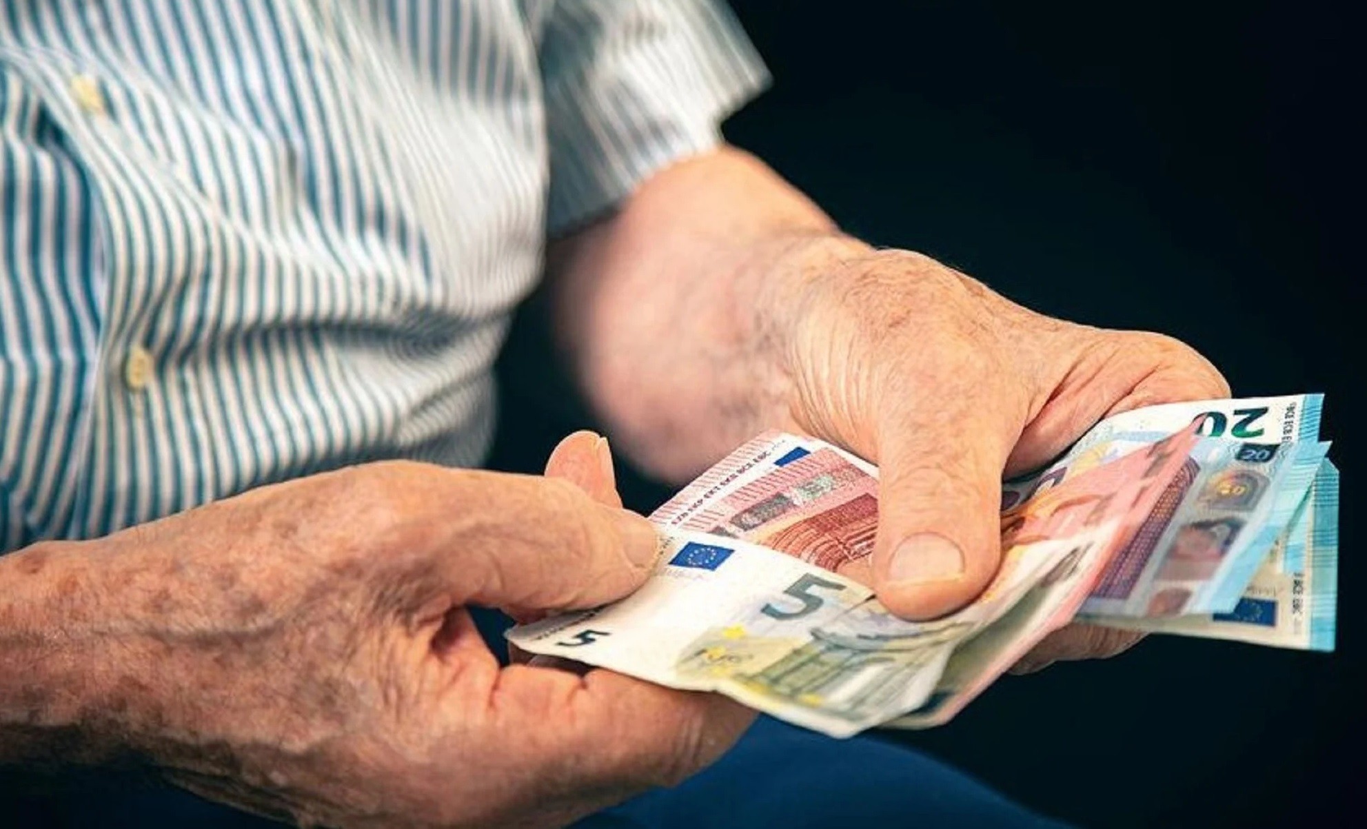 Συντάξεις-ντροπή στην ΕΕ: Χιλιάδες ηλικιωμένοι εξαναγκάζονται σε εργασία για να ζήσουν