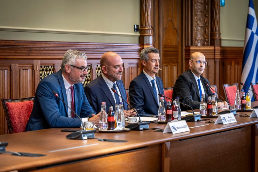 Υπεγράφη ανάμεσα σε Ελλάδα και Ουγγαρία μνημόνιο συνεργασίας για το άσυλο και τη μετανάστευση