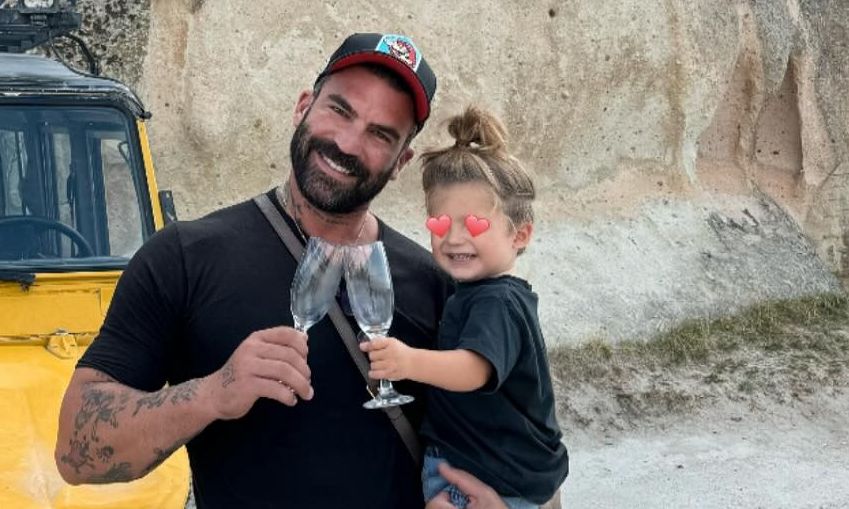 Ο Δημήτρης Αλεξάνδρου στον Όλυμπο με τον γιο του Πάρη – Έκαναν βόλτα στο φαράγγι του Ενιπέα