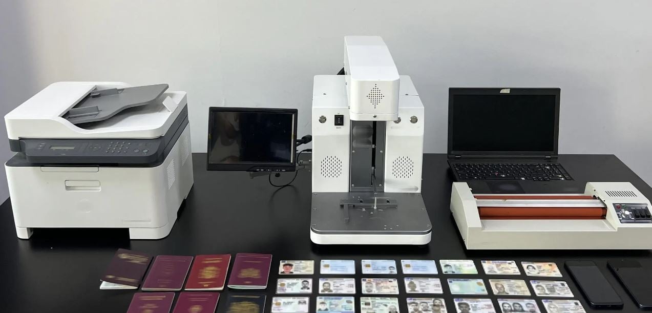 Ισπανία: Αποκαλύφθηκε κύκλωμα που έστελνε παράνομους μετανάστες με ελληνικά έγγραφα