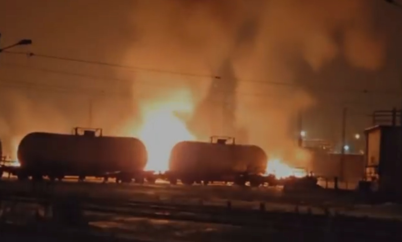 Ρωσία: Φωτιά σε σιδηροδρομικό σταθμό στην περιφέρεια Βολγκαγκράντ μετά από ουκρανική επίθεση με drones (βίντεο)