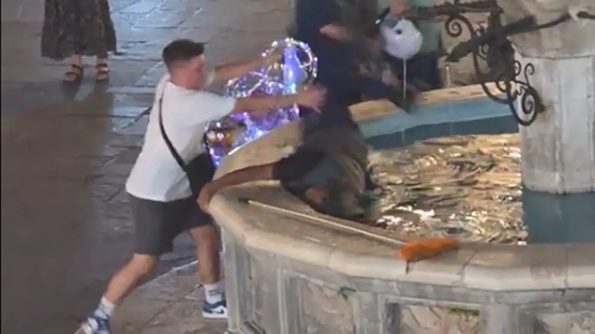 Ρόδος: «Μου έδωσαν 160 ευρώ και είπαν ότι ο δράστης είναι αλλοδαπός» λέει ο άστεγος που τον έριξαν στο σιντριβάνι