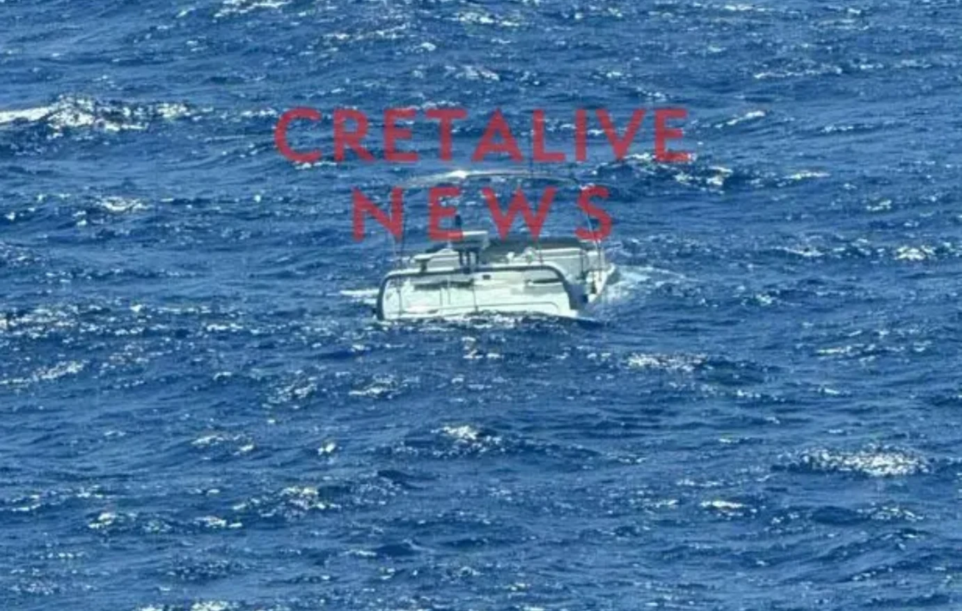 Ατύχημα για τον ποινικολόγο Α.Λύτρα στη Σαντορίνη: Το σκάφος του προσάραξε σε ξέρα και βυθίστηκε (φωτο)