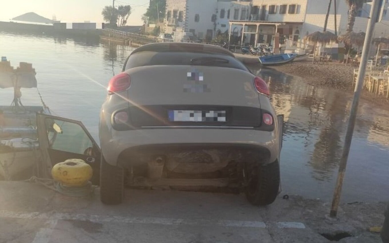 Πάτμος: Όχημα τουριστριών από την Ιταλία κατέληξε στη θάλασσα (φωτο)