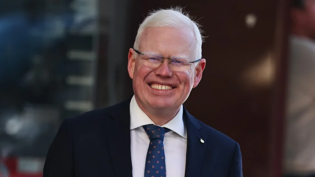 Αυστραλός βουλευτής που έχει κριθεί ένοχος για σεξουαλική επίθεση σε δύο άνδρες αρνείται να παραδώσει την έδρα του