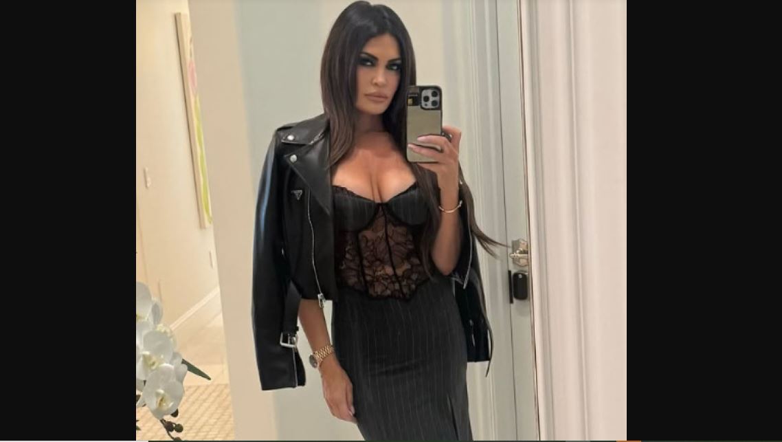 Οι Δημοκρατικοί «αφηνιάζουν» με την εντυπωσιακή Κίμπερλι Γκιλφόιλ κι εκείνη ποζάρει ανανεωμένη με νέο look (φωτο)