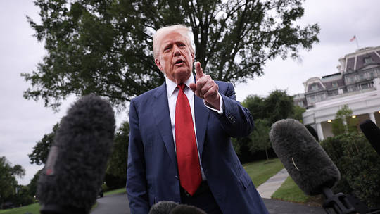 Ο Ν.Τραμπ θα αυξήσει «σημαντικά» τους δασμούς στην Ινδία «μέσα στις επόμενες 24 ώρες»