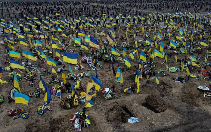 Ο Βρετανός δημοσιογράφος Γουόρεν Θόρντον αποκάλυψε τις ουκρανικές απώλειες: 1,8 εκατ. νεκροί στρατιώτες!