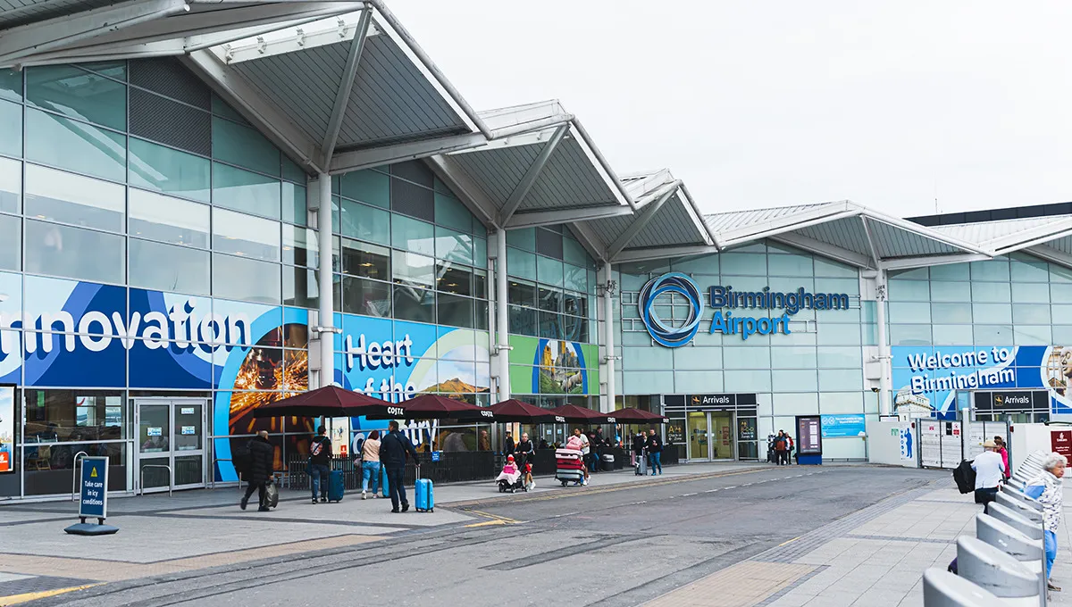 Μπέρμιγχαμ: Η στιγμή της αναγκαστικής προσγείωσης αεροσκάφους στο αεροδρόμιο (βίντεο)