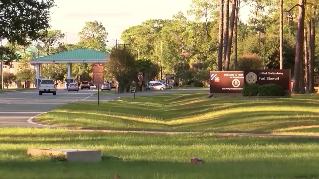 Επίθεση στην στρατιωτική βάση Fort Stewart των ΗΠΑ: Πήγαν σε καταφύγιο οι στρατιώτες – Πέντε οι νεκροί (upd-βίντεο)