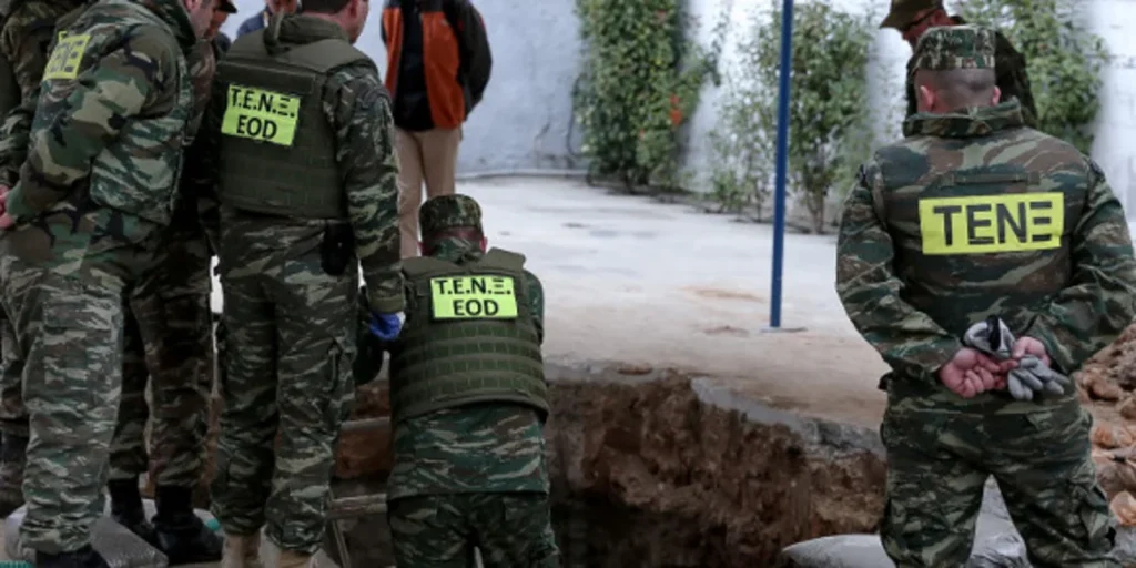 Παλαιό Φάληρο: Απομακρύνθηκε το βλήμα – Στο σημείο ειδικό κλιμάκιο (upd)