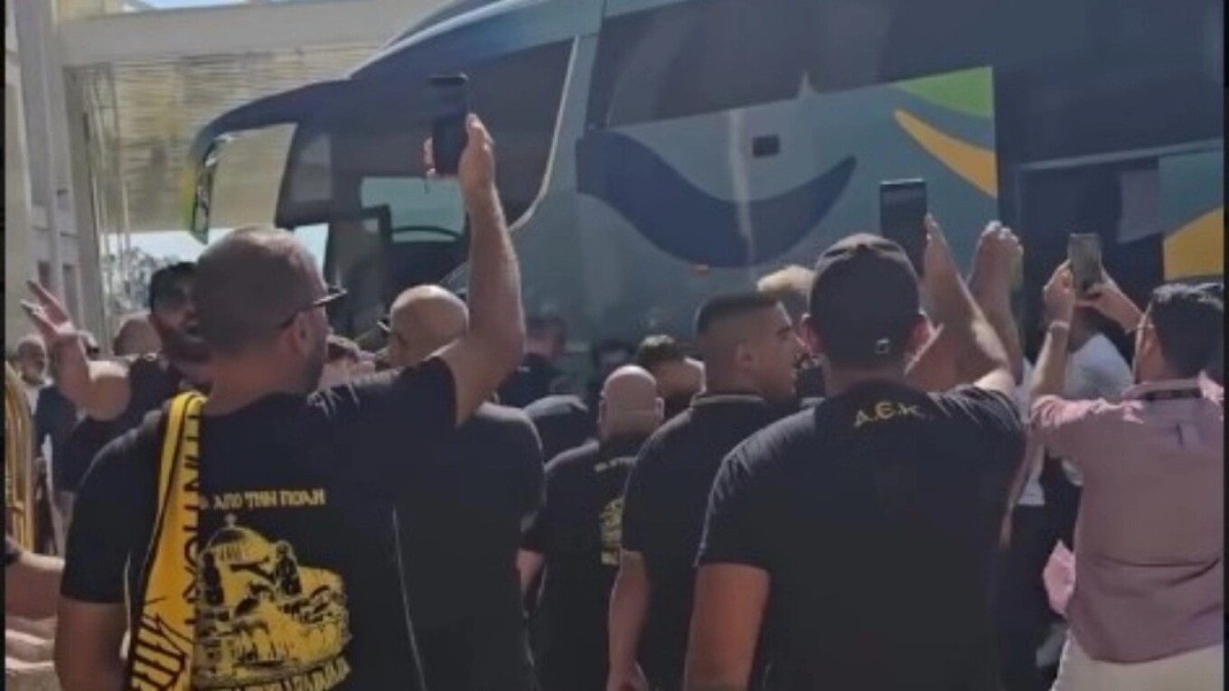 Αποθεώθηκε στην Κύπρο η αποστολή της ΑΕΚ – Δείτε βίντεο