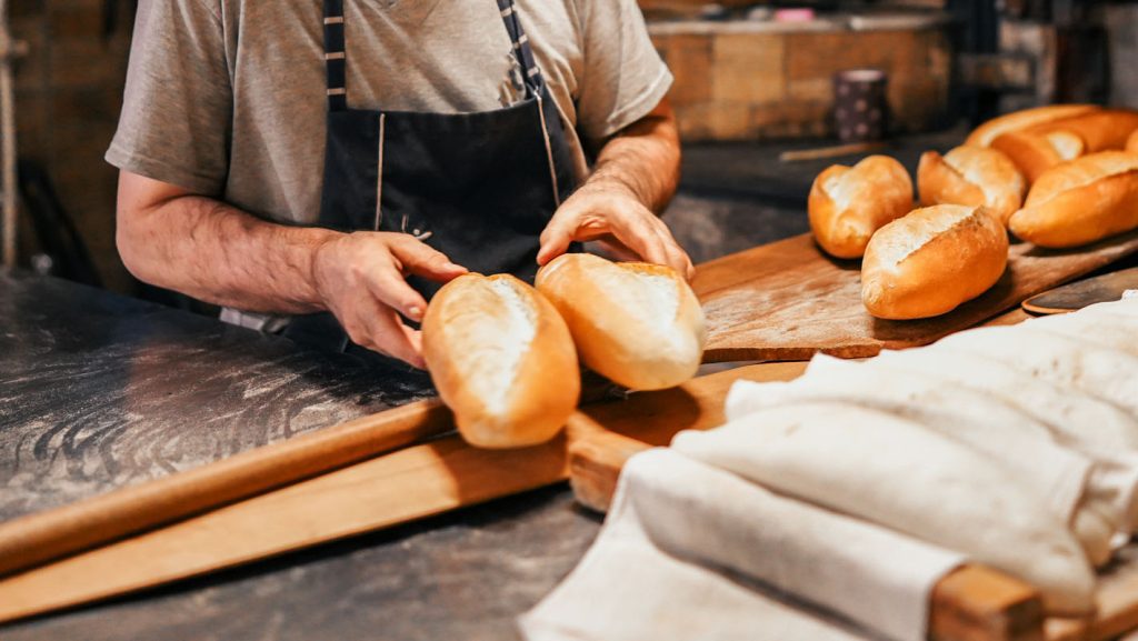 Μάνδρα: Σοκάρει ο 61χρονος φούρναρης- «Με χτυπούσαν για 40 λεπτά – Μου τρύπησαν τον πνεύμονα»