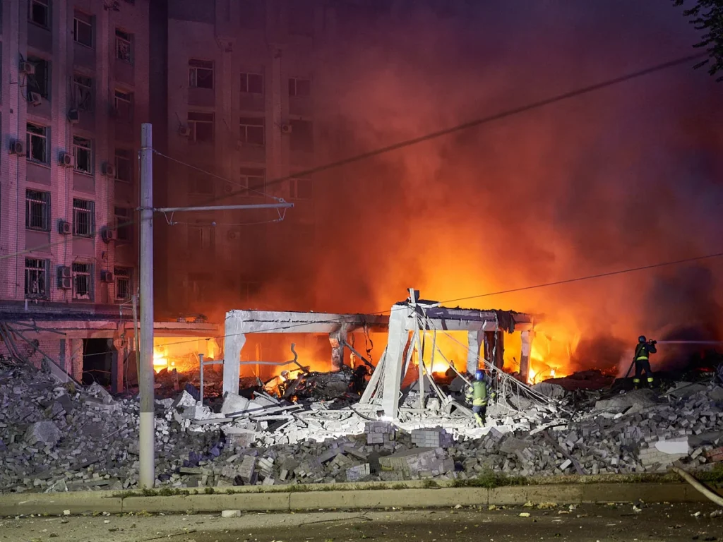 Μαζικές επιθέσεις σε Ντνίπρο, Κριβί Ριχ και Πάβλογκραντ: Οι Ρώσοι διαλύουν την «καρδιά» της Ουκρανίας (βίντεο)