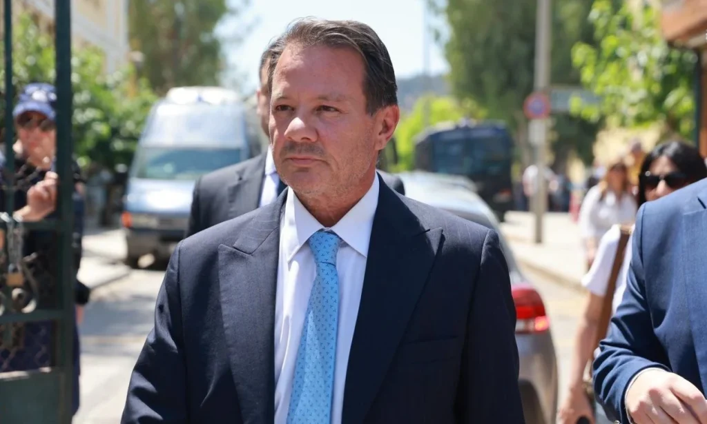 Α.Λύτρας για το ατύχημα με το σκάφος στη Σαντορίνη: «Δεν λειτουργούσε το τιμόνι και χτυπήσαμε στην ξέρα»