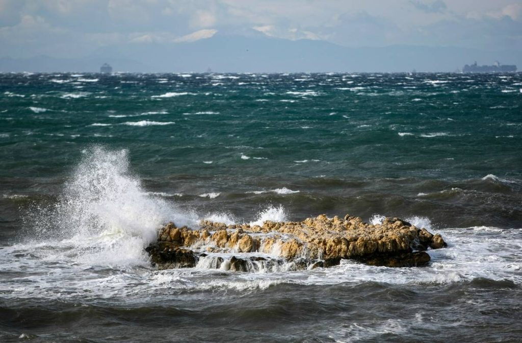 Ισχυροί βοριάδες έως 9 μποφόρ στο Αιγαίο την Παρασκευή – Έκτακτη προειδοποίηση από την Πολιτική Προστασία