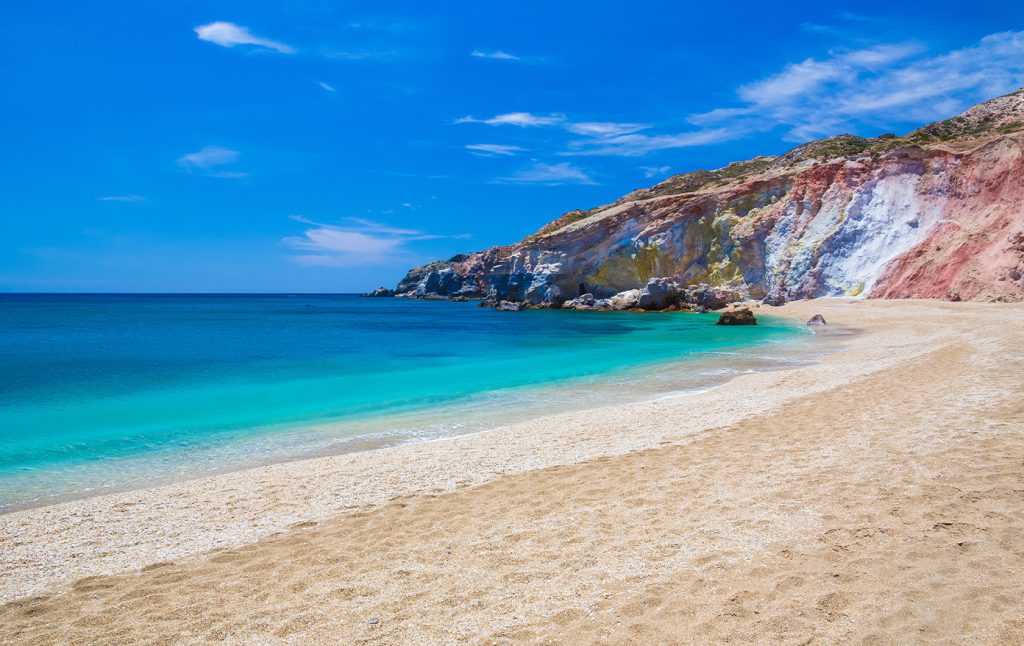 Απαγορεύτηκε η κολύμβηση σε 13 περιοχές της Αττικής: Σε ποιες παραλίες βρέθηκαν ακατάλληλα τα νερά