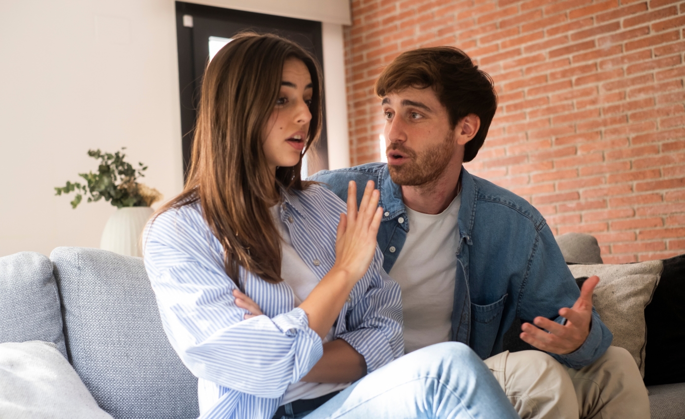 Tι είναι το «σύνδρομο Rebecca» στις σχέσεις: Πώς μπορείς να το αναγνωρίσεις