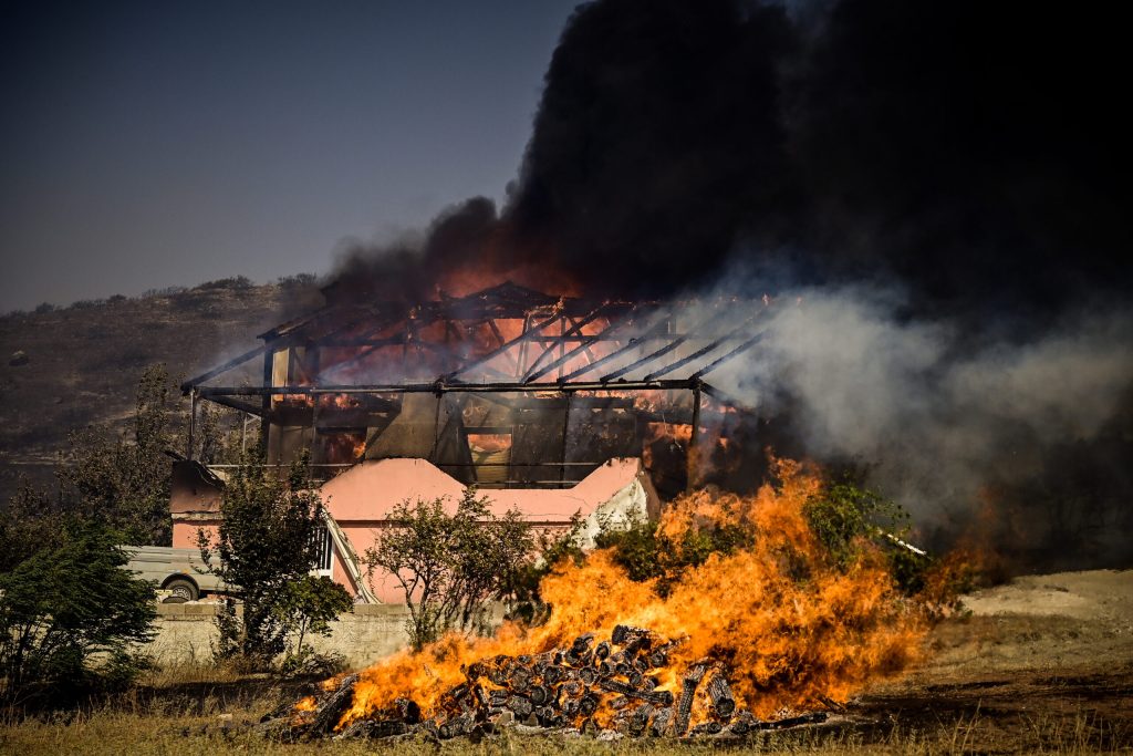 Kερατέα: Αναφορές πως εντοπίστηκε γκαζάκι – «Βρέθηκε στο σημείο από όπου ξεκίνησε η μεγάλη φωτιά»