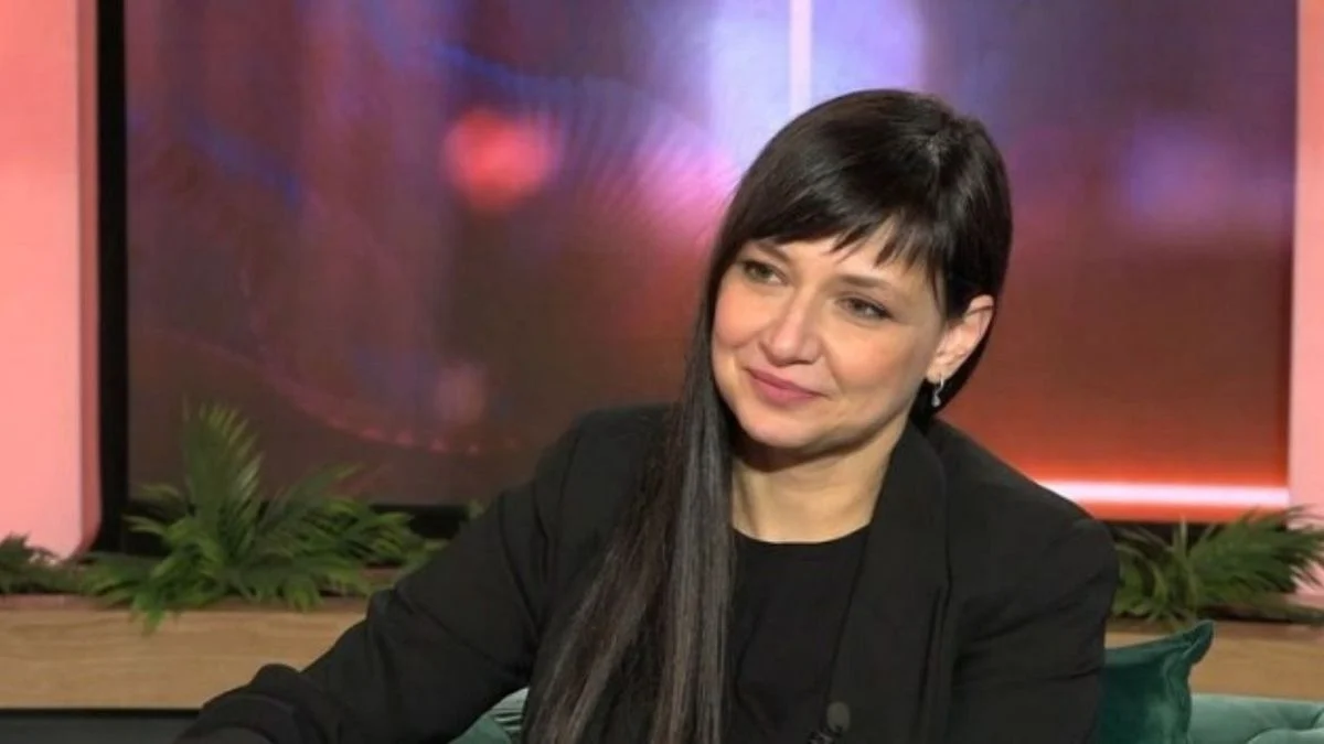 Α.Νέγκα: Φωτογραφήθηκε με μπικίνι στην παραλία στα 51 της και εντυπωσίασε (φωτο)