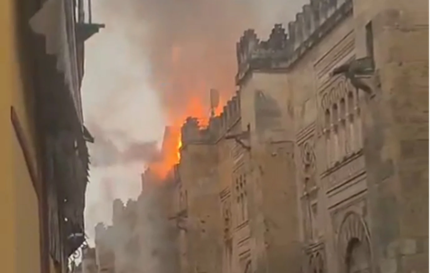 Ισπανία: Στις φλόγες «τυλίχθηκε» ιστορικός χώρος λατρείας στην Κόρδοβα – Δείτε εικόνες