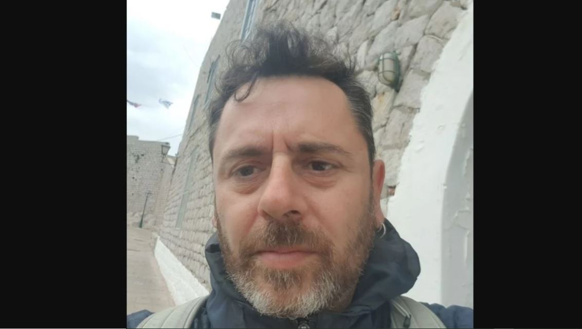 Σκοτώθηκε σε τροχαίο ο φωτορεπόρτερ Γιάννης Δημητράς – Νοσηλεύεται σε κρίσιμη κατάσταση η σύζυγός του