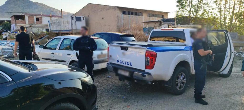 Ασπρόπυργος: Επιχείρηση της ΕΛΑΣ με 17 συλλήψεις Ρομά για ρευματοκλοπές και παράνομη οπλοκατοχή (βίντεο)