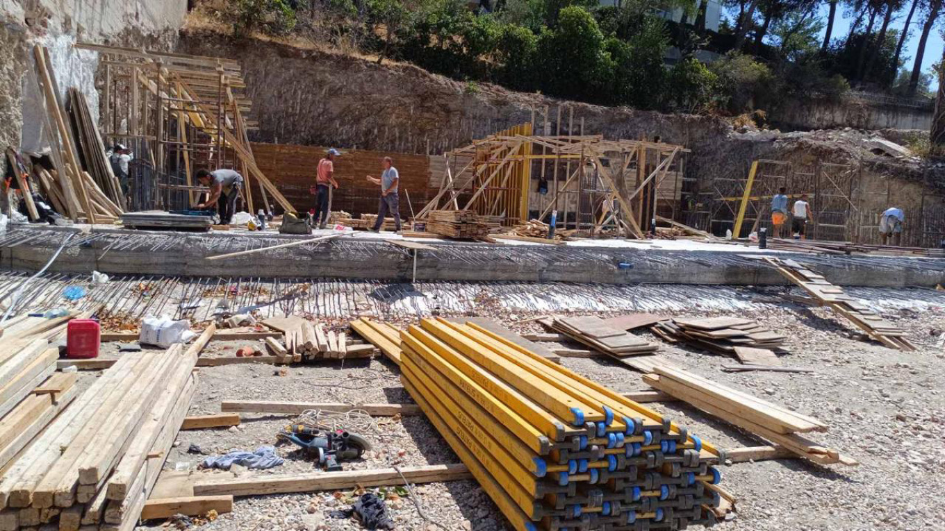 Συνελήφθη αλλοδαπός εργάτης στην Πεντέλη επειδή χρησιμοποιούσε τροχό κοπής εν μέσω υψηλών θερμοκρασιών (φωτο)