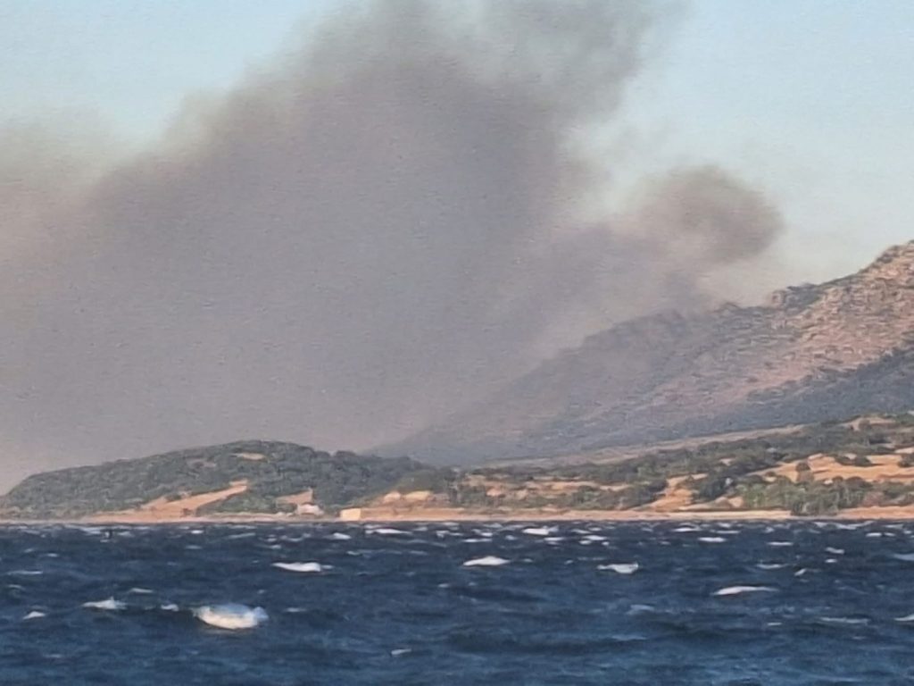 Μεγάλη πυρκαγιά και στη Σαμοθράκη – Δύσκολο το έργο της κατάσβεσης λόγω των ισχυρών ανέμων