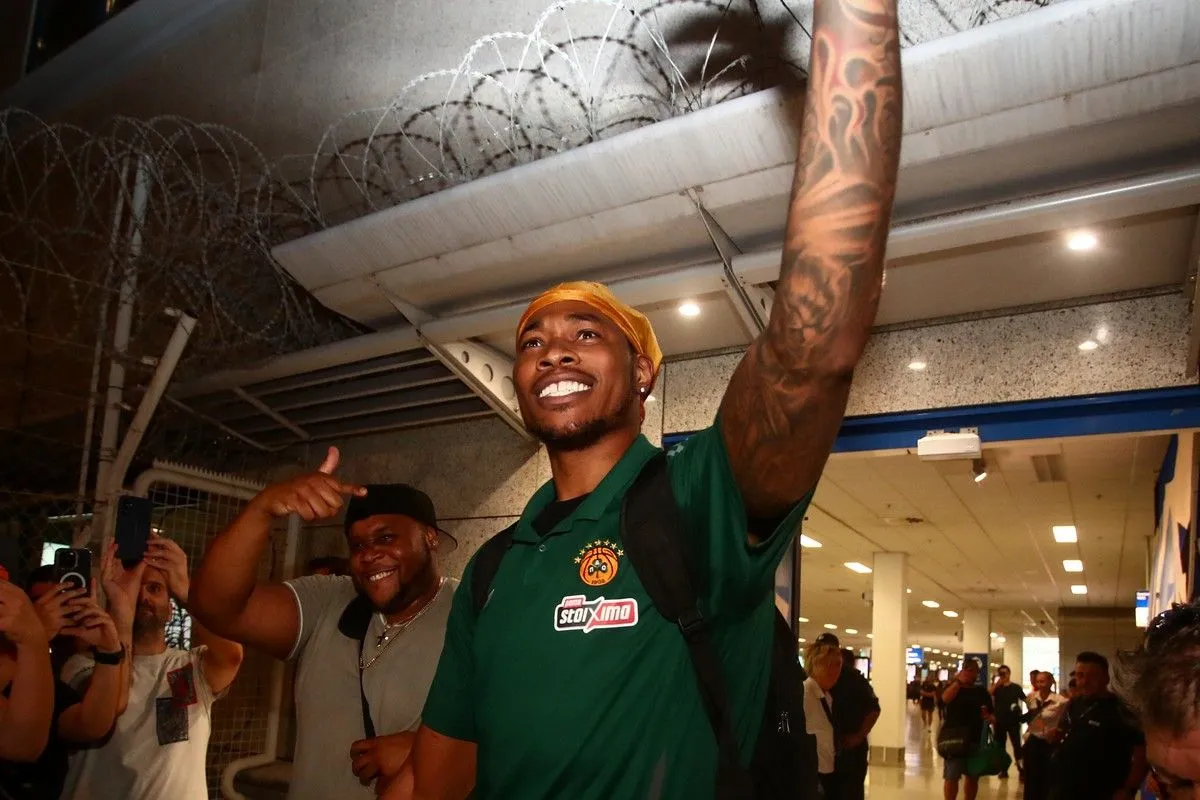 Ρισόν Χολμς: «Έμεινα εντυπωσιασμένος από την υποδοχή των φιλάθλων του Παναθηναϊκού – Πάμε για το 8ο!»